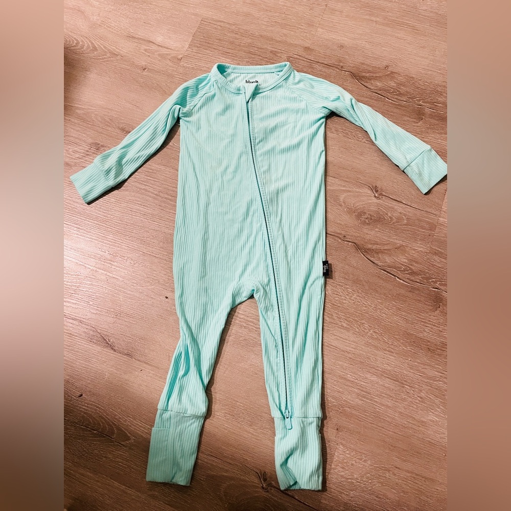 Blush Lotus Bamboo Convertible Sleeper – 12–18 Months (NWOT)